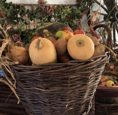 Pendant les fêtes d'Automne du mardi 24 octobre au jeudi 2 novembre, les produits de saison sont en vente : pommes, potimarrons, oignons, échalottes